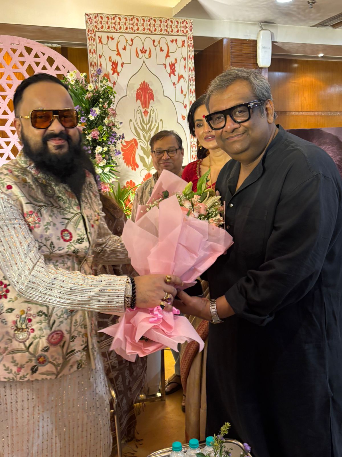 কালীপুজোর আবহে রিলিজ: কালীপুজোর আবহে ছবির পোস্টার ও লুক রিলিজ করার পিছনেও রয়েছে বিশেষ উদ্দেশ্য। কৌশিক বলছেন, “এই ছবিটা নারীশক্তির উদযাপন। এক নারীর রুখে দাঁড়ানো, আবার ঘুরে দাঁড়ানোর গল্প।”
